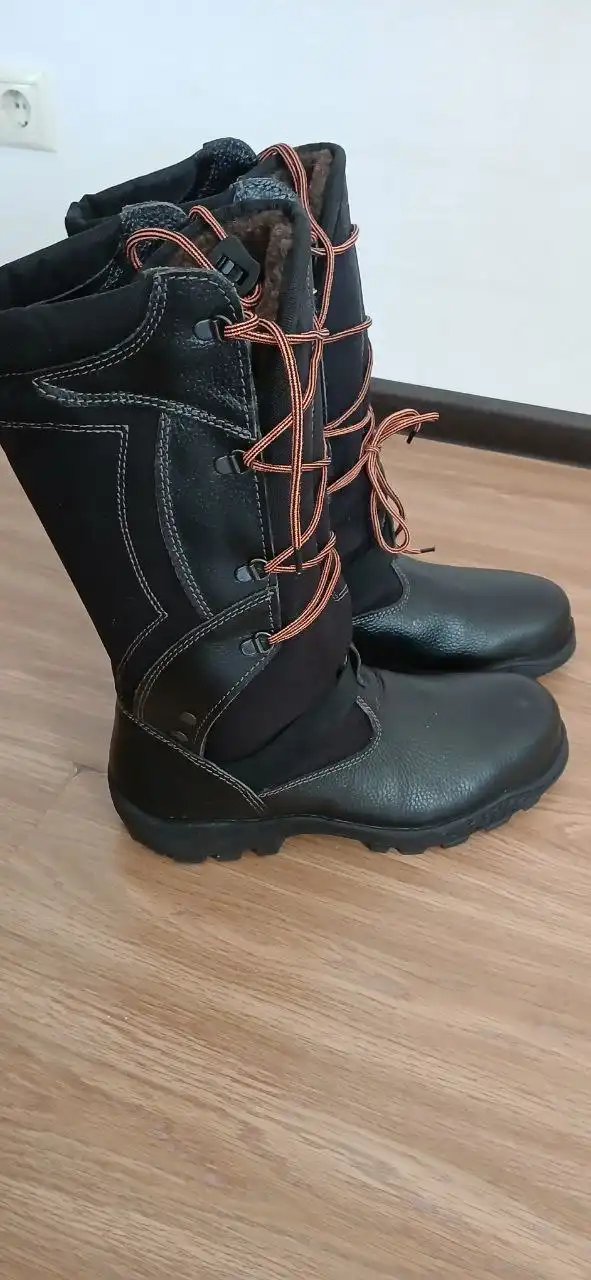 Продам зимние ботинки 43 размер