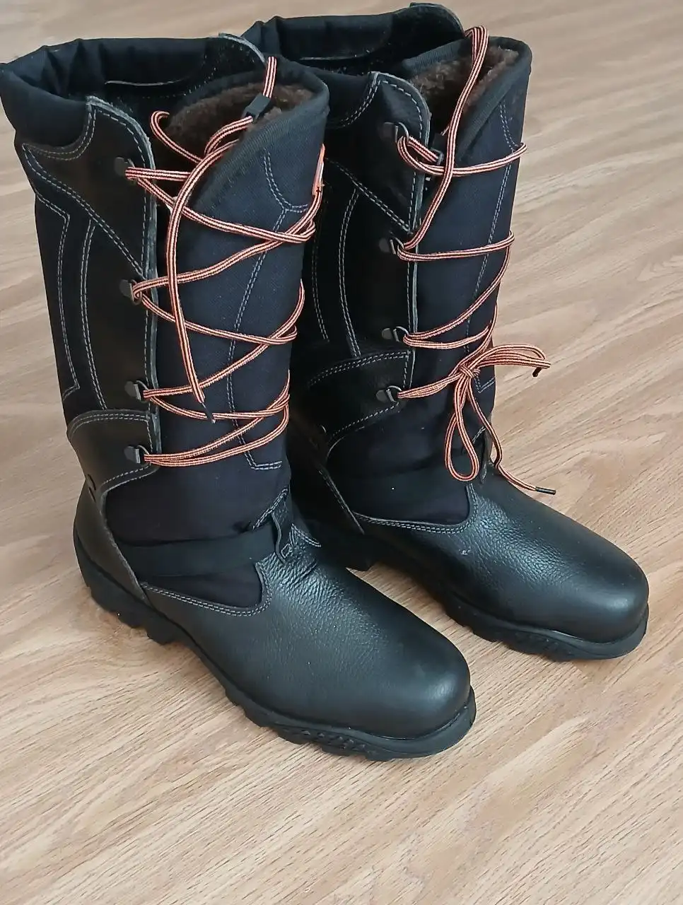 Продам зимние ботинки 43 размер