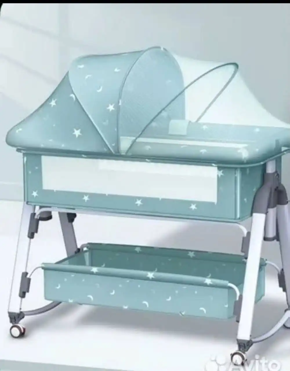 Продам кроватку на колесах