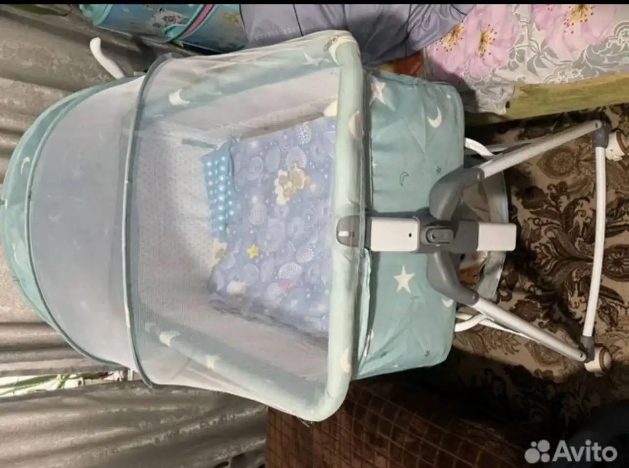 Продам кроватку на колесах