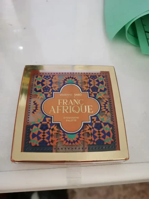 Палетка теней Vivienne sabo - частное объявление в Хабаровск