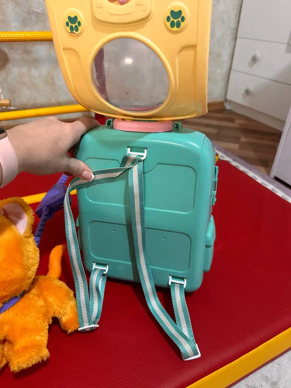 Игрушка с домиком рюкзаком