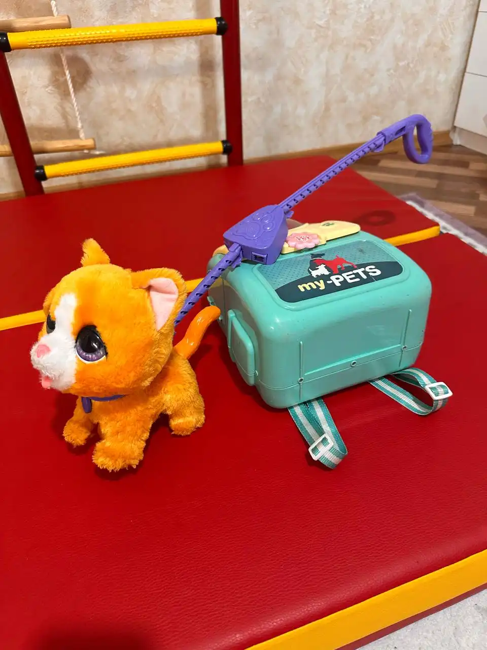 Игрушка с домиком рюкзаком