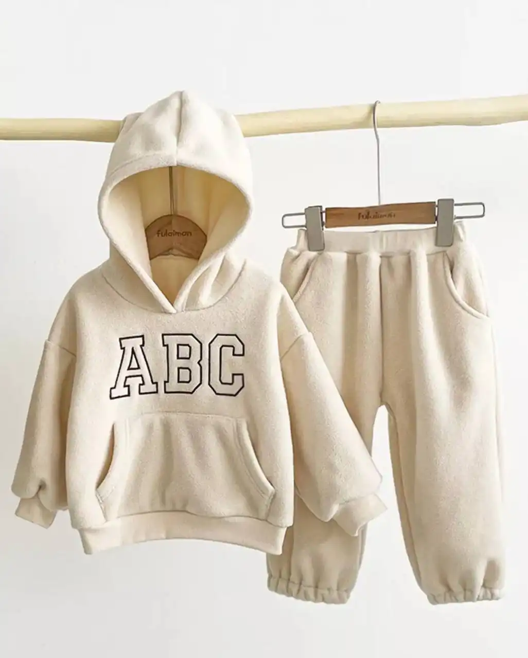 Детский костюм молочный размер 100 - Детская одежда (Товары для детей) в Хабаровск