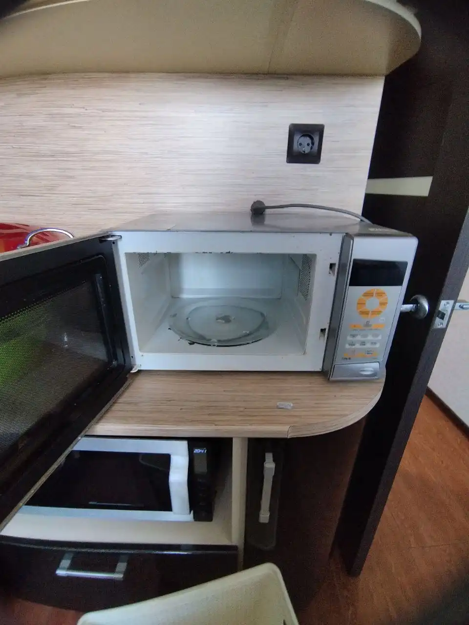 Продам микроволновую печь