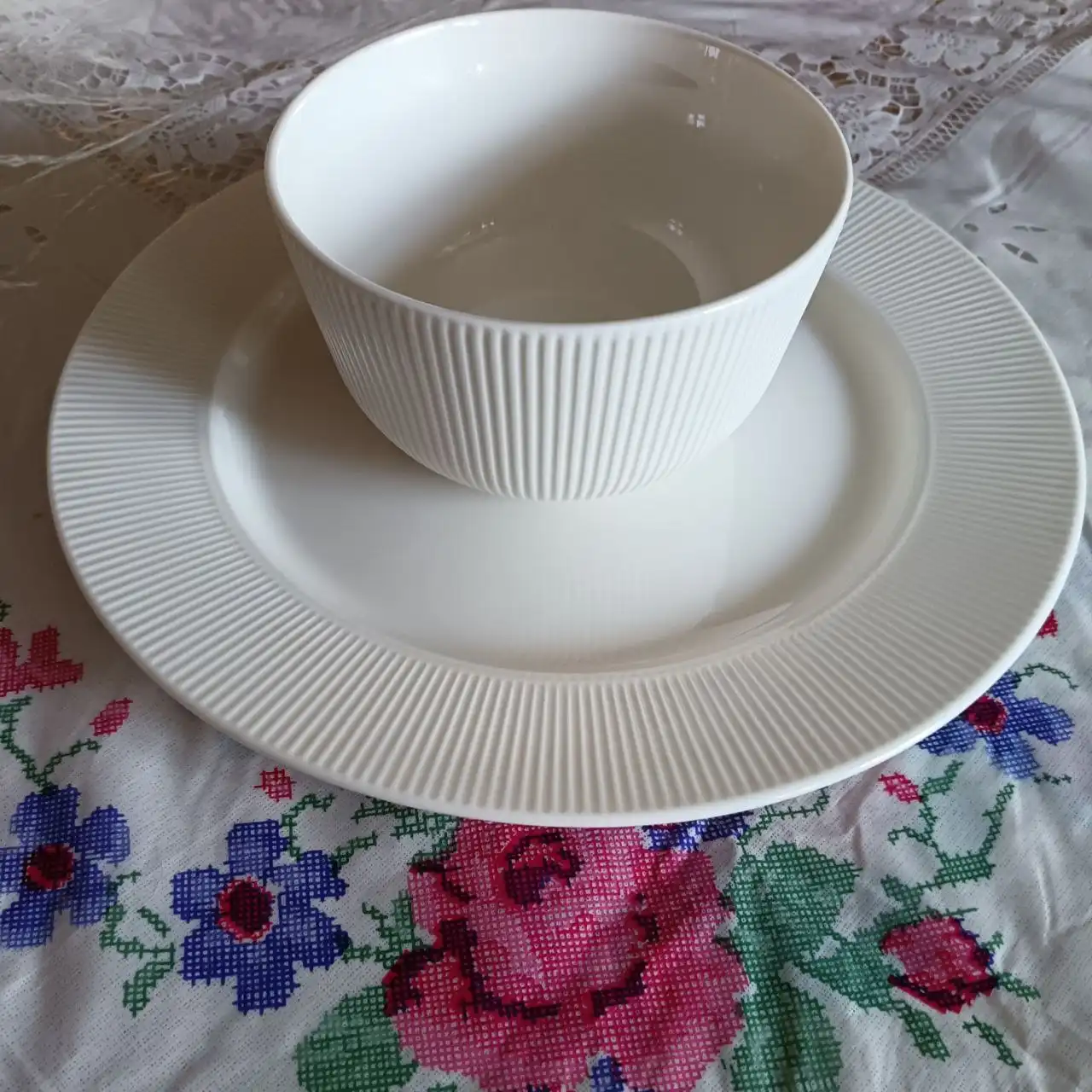 Посуда IKEA тарелки диаметром 27см