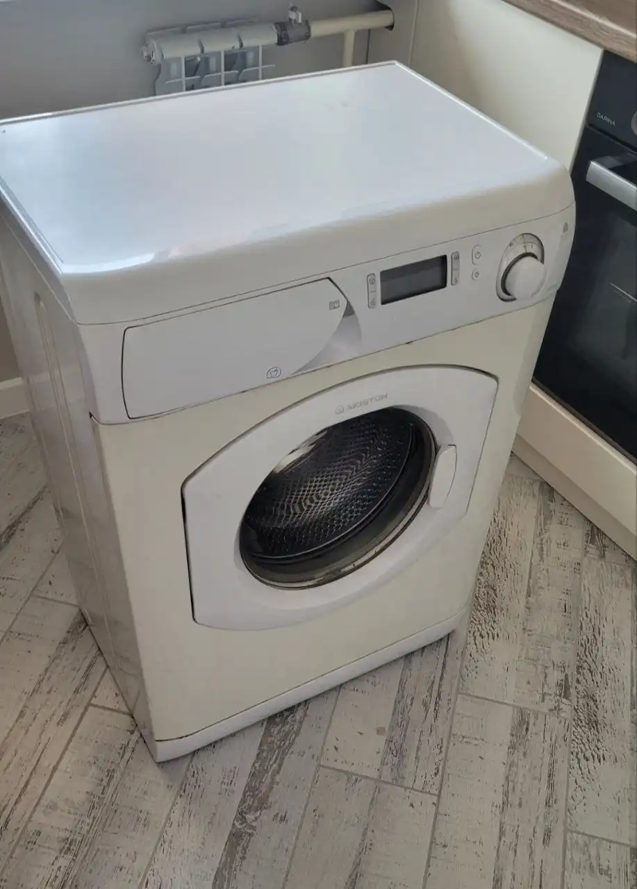 Продам стиральную машину Аристон