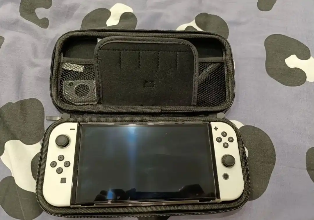 Продам Nintendo Switch OLED прошитая с полным комплектом