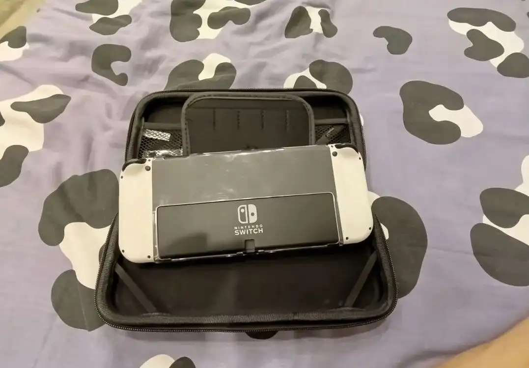 Продам Nintendo Switch OLED прошитая с полным комплектом