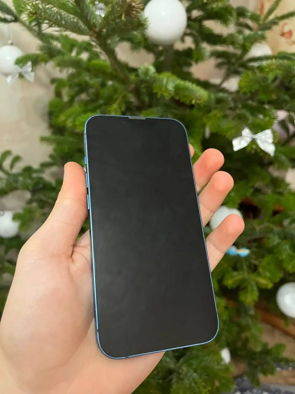 Продам iPhone 13 полный комплект