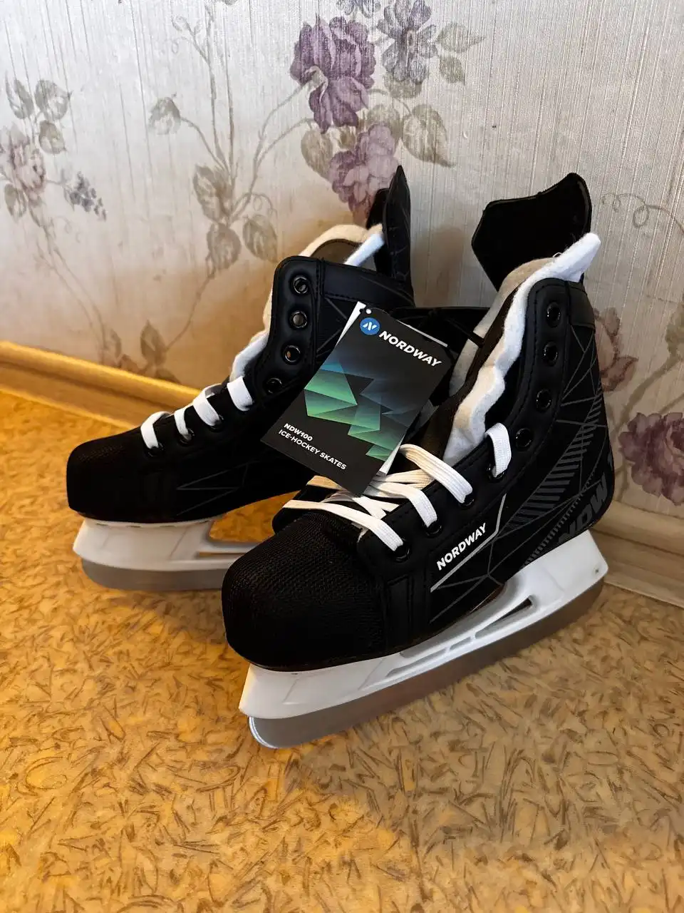 Продам новые коньки 36 размер