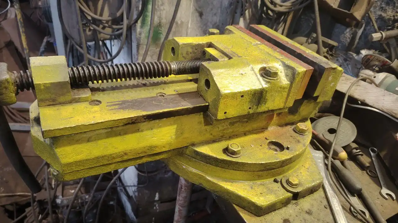 ТИСКИ станочные СССР ширина 300 мм - Инструменты (Барахолка) в Хабаровск