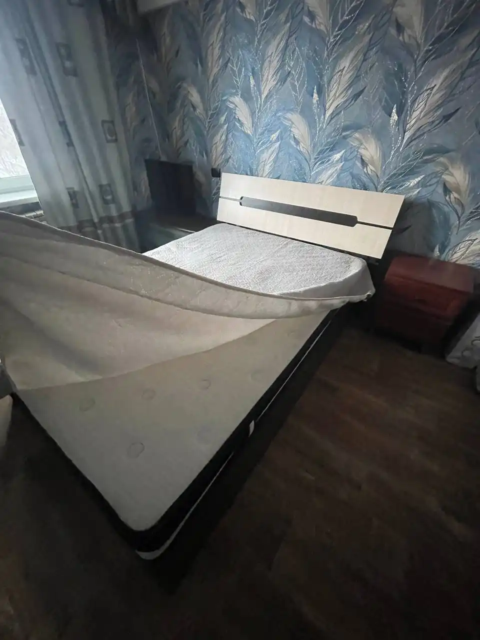 Кровать с матрацем практически новая - Мебель (Барахолка) в Хабаровск