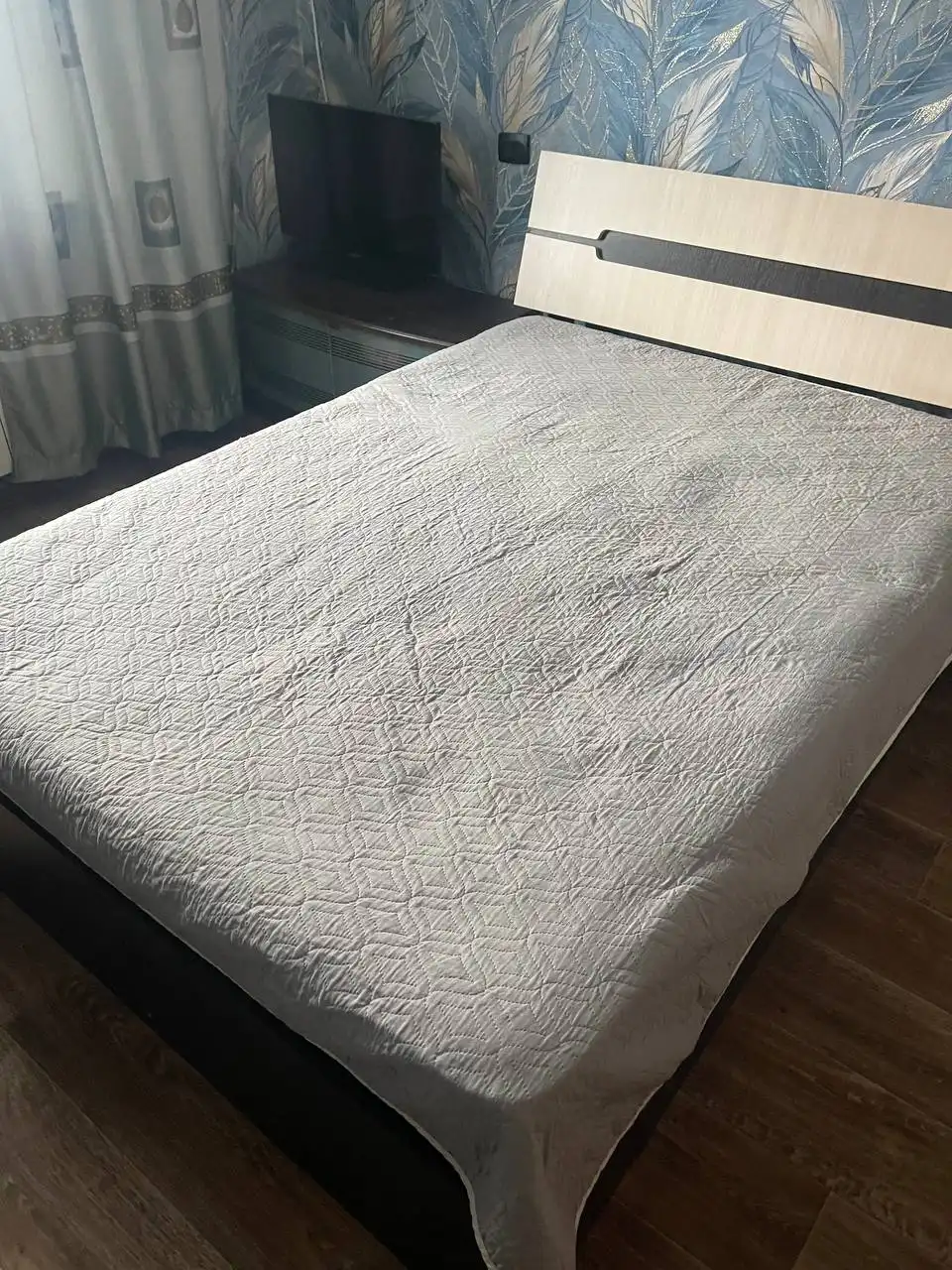 Кровать с матрацем практически новая - Мебель (Барахолка) в Хабаровск