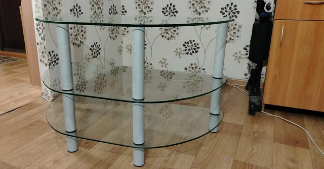 Стеклянный стол с полками - Аквариумистика в Хабаровск