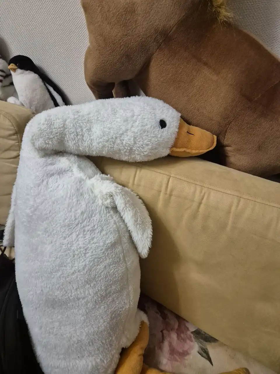 Продается большой плюшевый гусь - Барахолка в Хабаровск