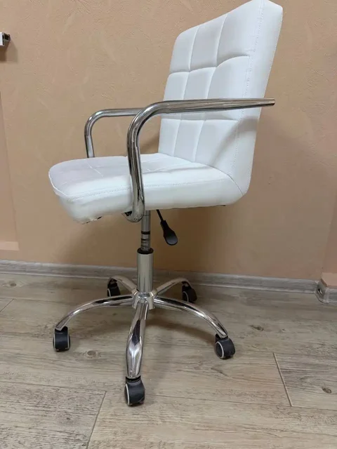 Продам стул б/у на колесиках - Аквариумистика в Хабаровск