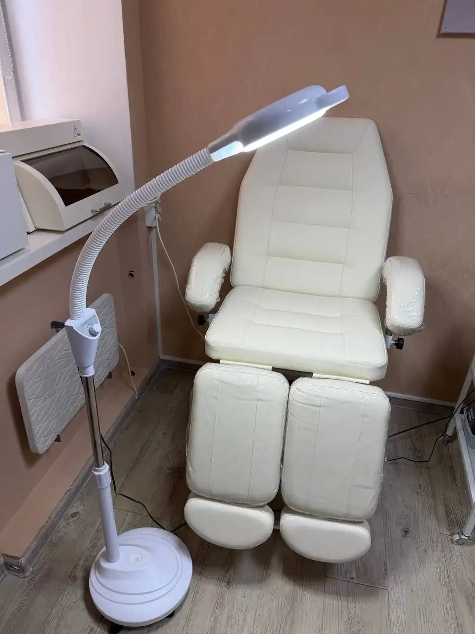 Продажа кресла и лампы в отличном состоянии - Барахолка в Хабаровск