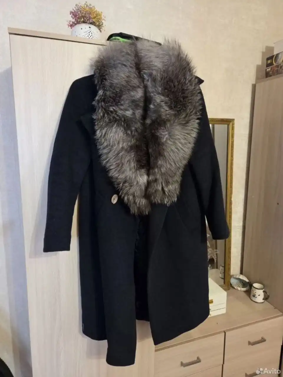 Женское пальто на утеплителе с мехом чернобурки - Верхняя одежда (Одежда) в Хабаровск