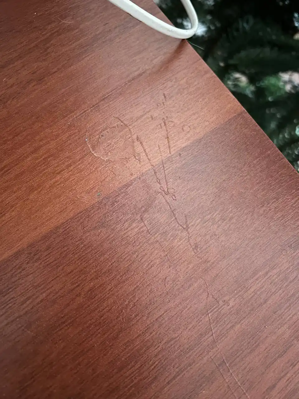 Продается письменный стол коричневого цвета из ДСП - Мебель (Для дома и дачи) в Хабаровск