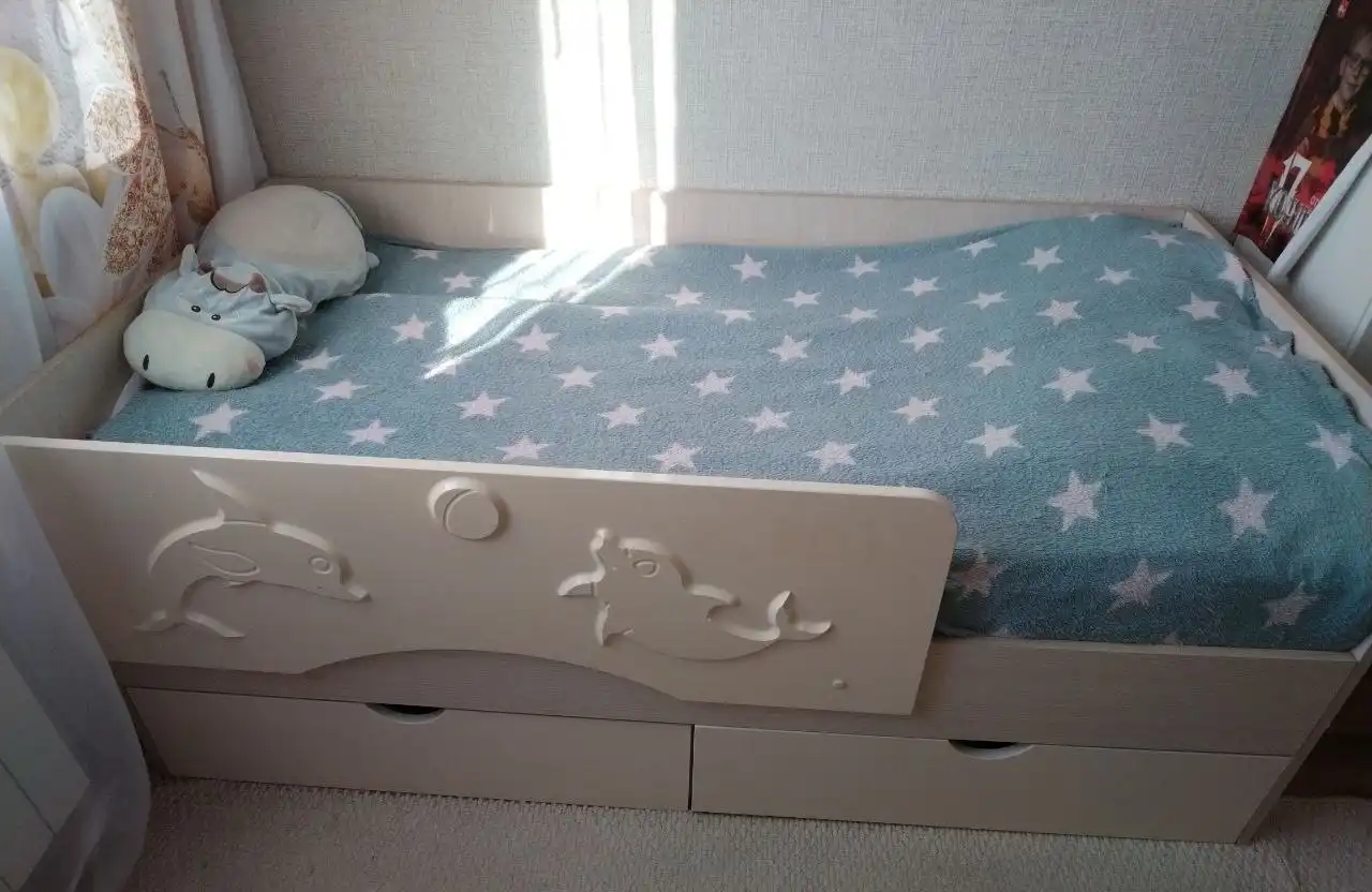 Детская кровать с матрасом и бортиком - Детская мебель (Товары для детей) в Хабаровск