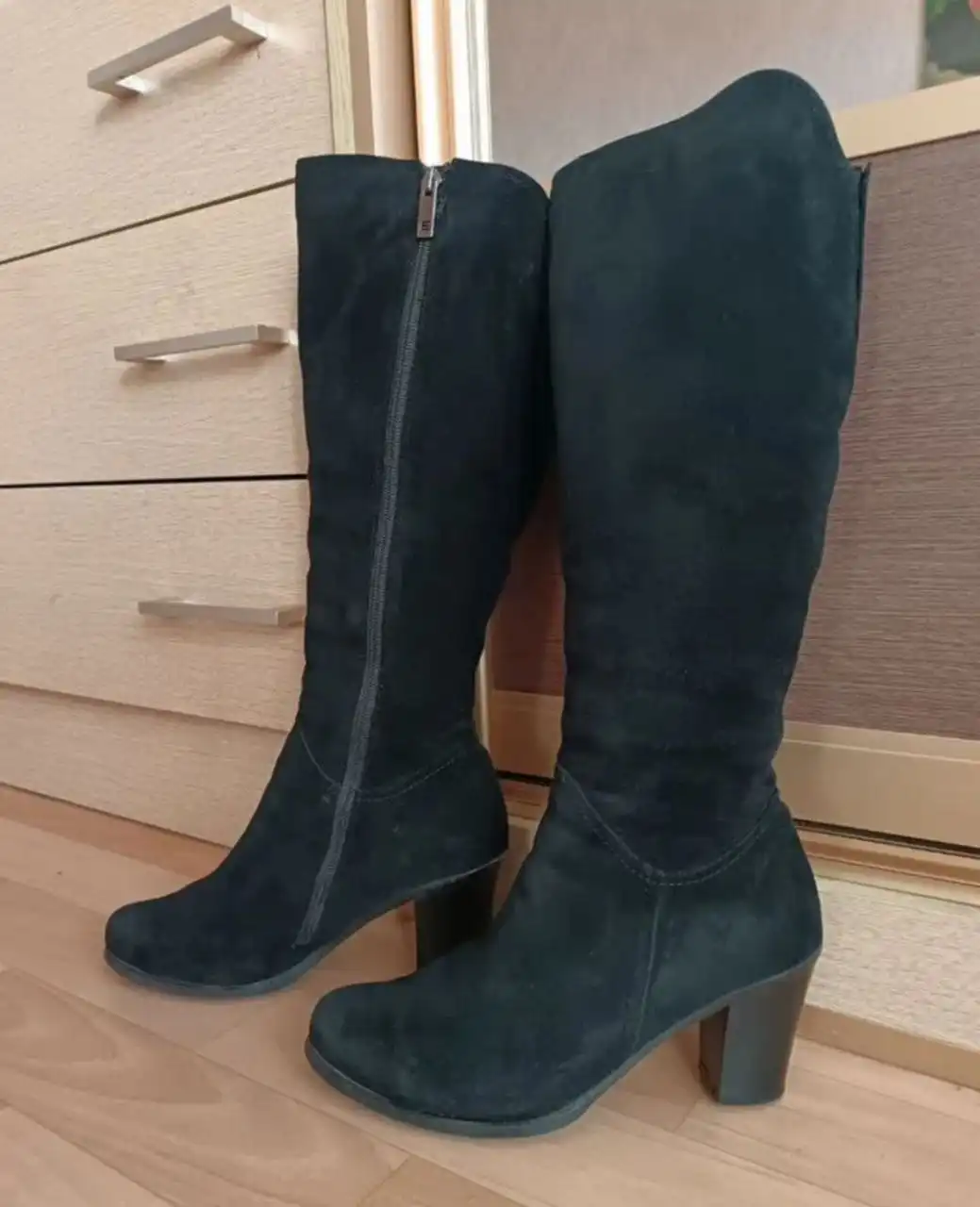 Продам женские сапоги из натурального меха и замши 39 размера - Обувь (Одежда) в Хабаровск