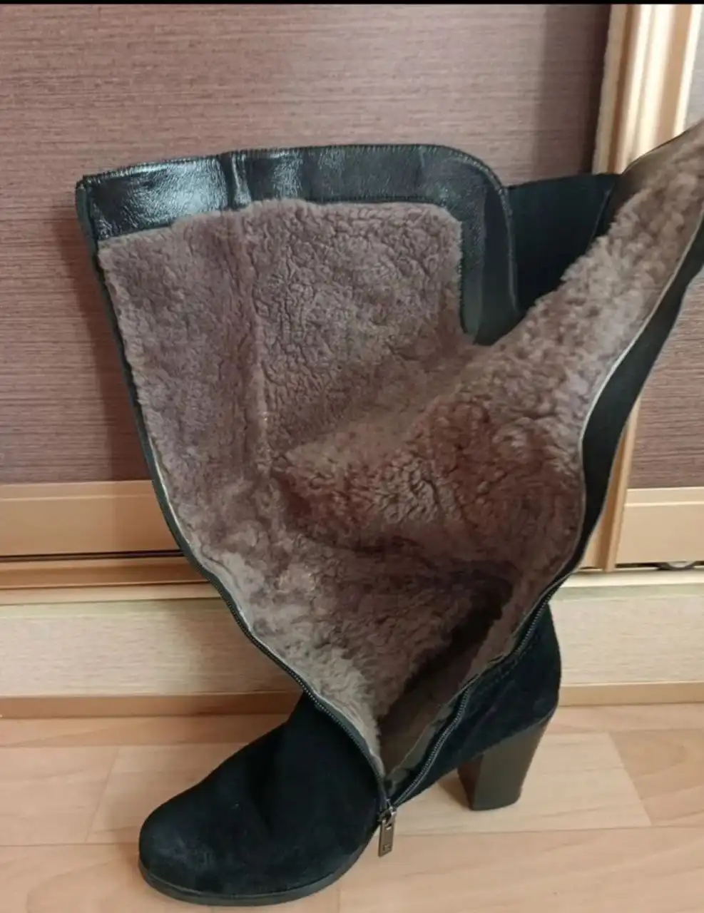 Продам женские сапоги из натурального меха и замши 39 размера - Обувь (Одежда) в Хабаровск