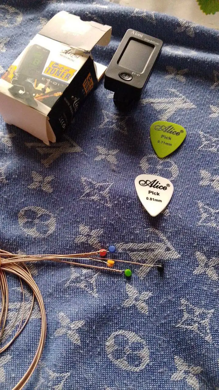 Продам акустическую гитару Aiersi SG02SMC-41 с комплектом - Музыкальные инструменты (Хобби и отдых) в Хабаровск