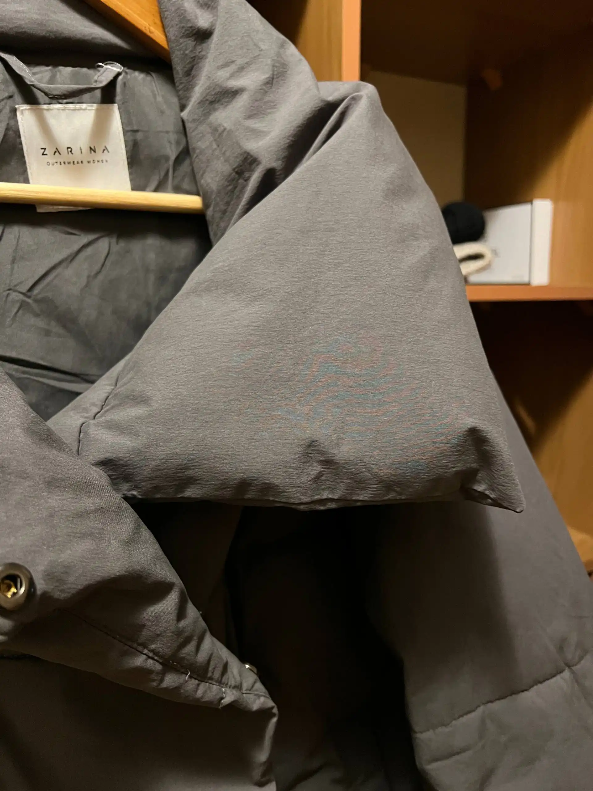 Продам весеннюю куртку из зарина - Куртки (Одежда) в Хабаровск