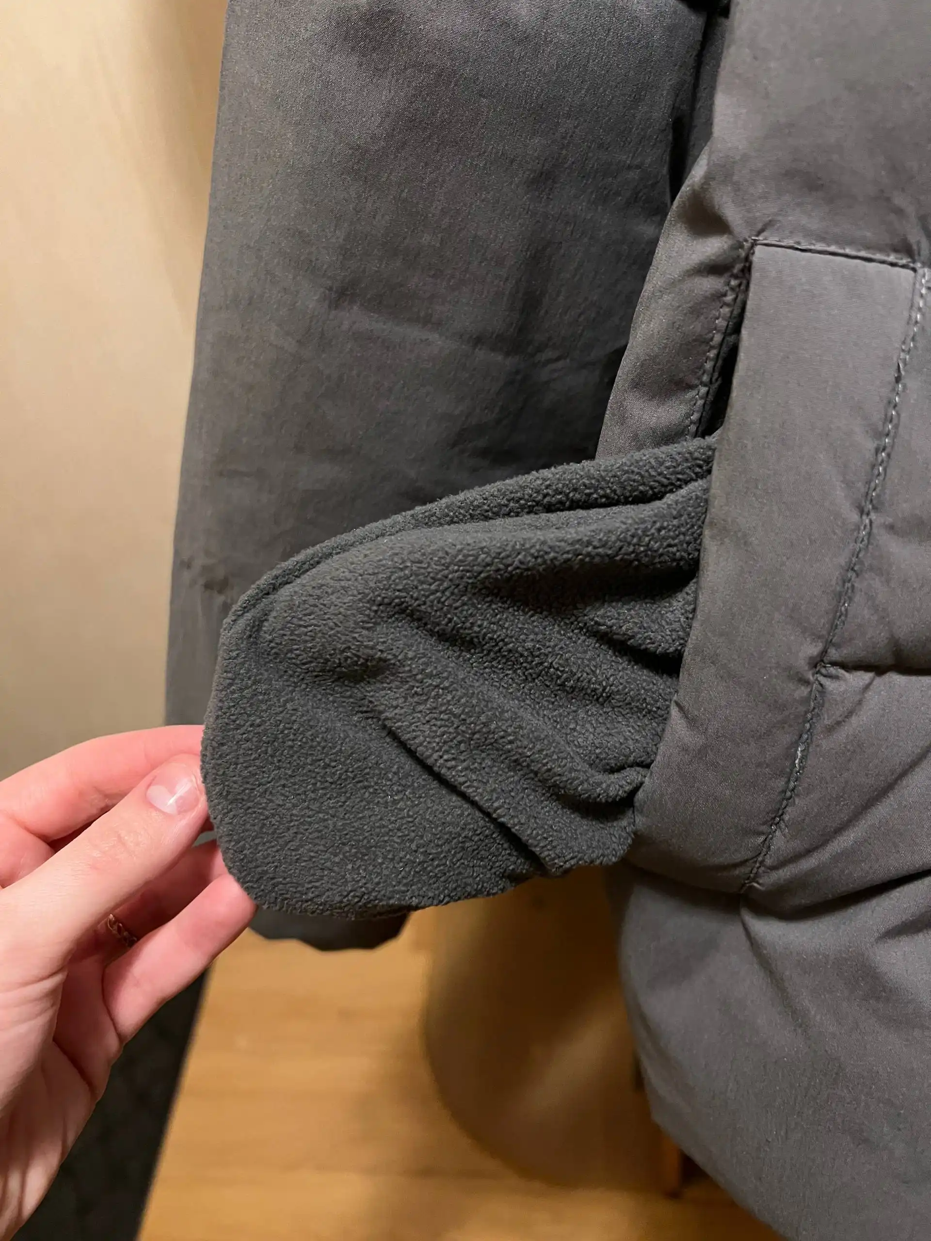 Продам весеннюю куртку из зарина - Куртки (Одежда) в Хабаровск