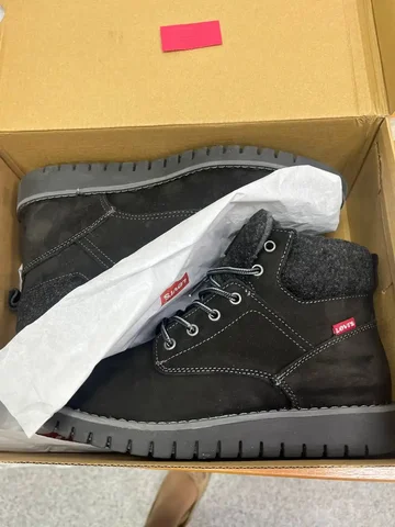 Продам ботинки демисезонные Levi's размер 43 - Пижамы в Хабаровск