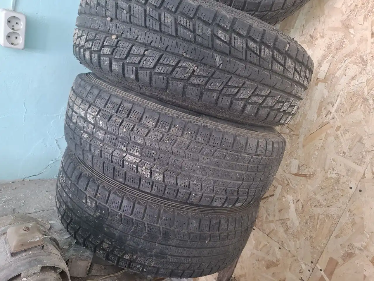 Продам колеса 215/70/16 - Шины и диски (Запчасти) в Хабаровск