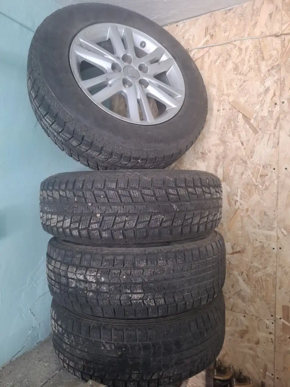Продам колеса 215/70/16 - Шины и диски (Запчасти) в Хабаровск