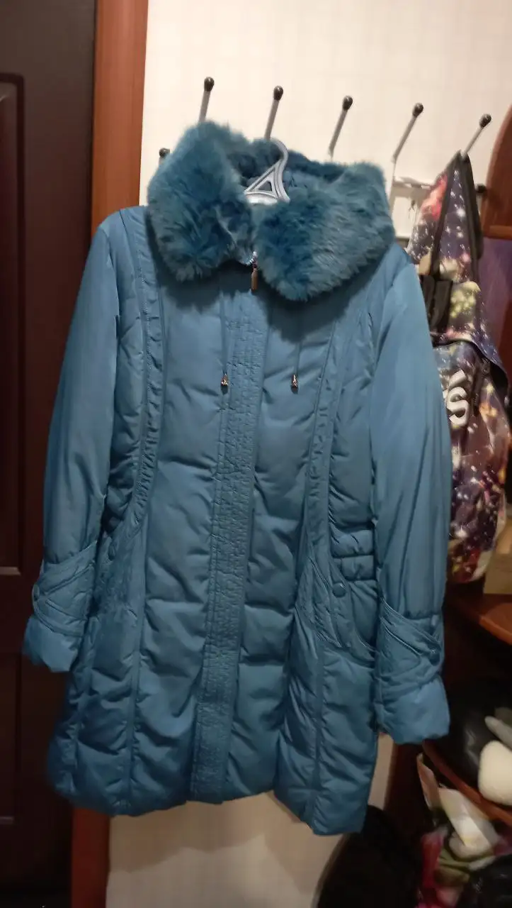 Продам Зелёный пуховик женский - Верхняя одежда (Одежда) в Хабаровск