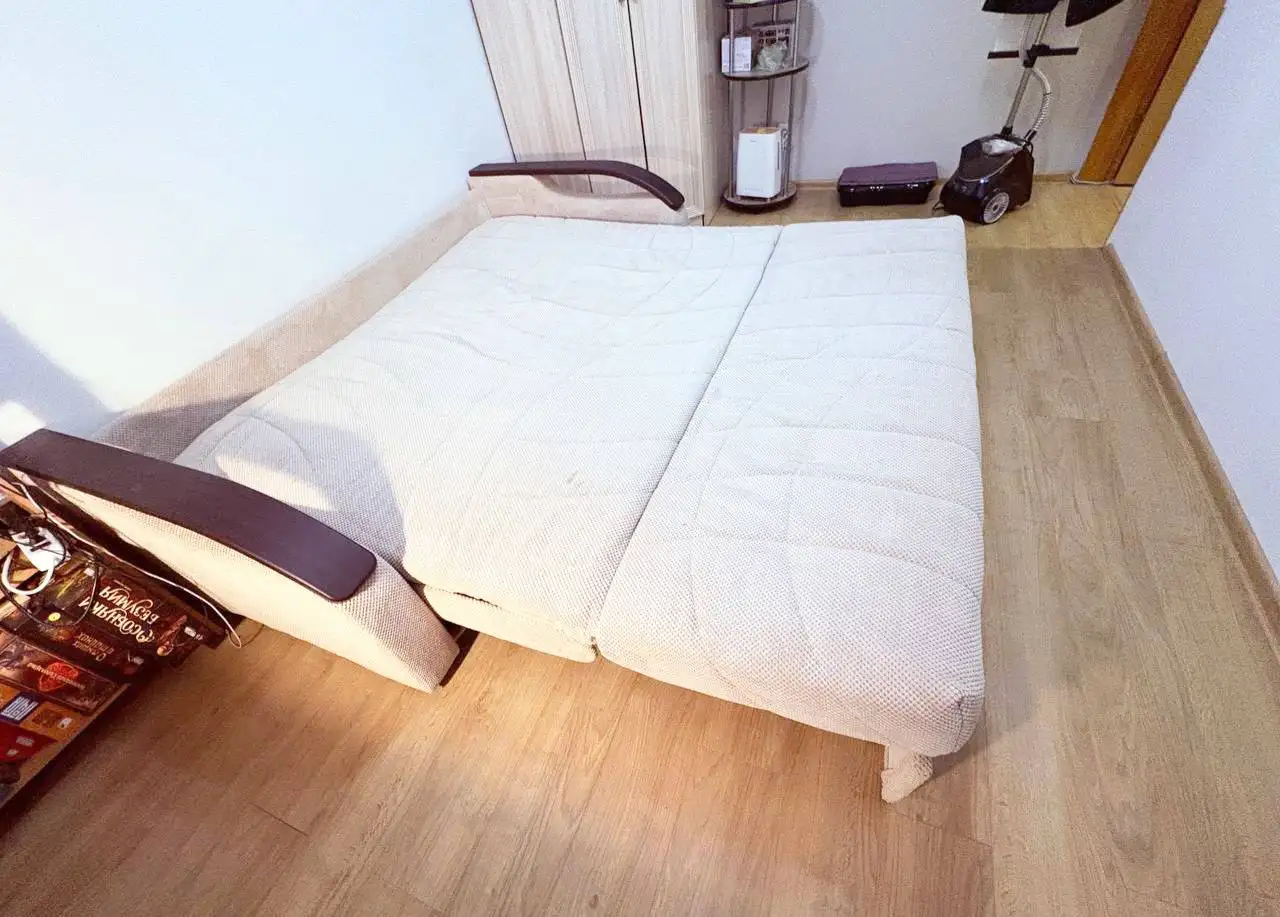 Продам трехспальный диван в отличном состоянии - Мебель (Барахолка) в Хабаровск