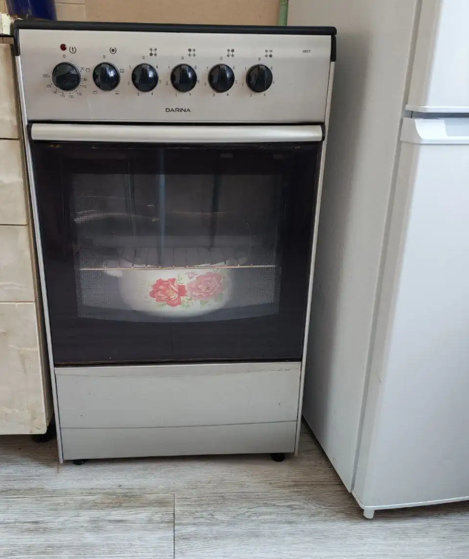 Продажа плиты в хорошем состоянии - Кухонная техника (Для дома и дачи) в Хабаровск