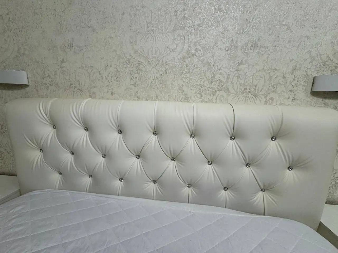 Кровать 160*200 с фирменным матрасом после химчистки - Мебель (Барахолка) в Хабаровск