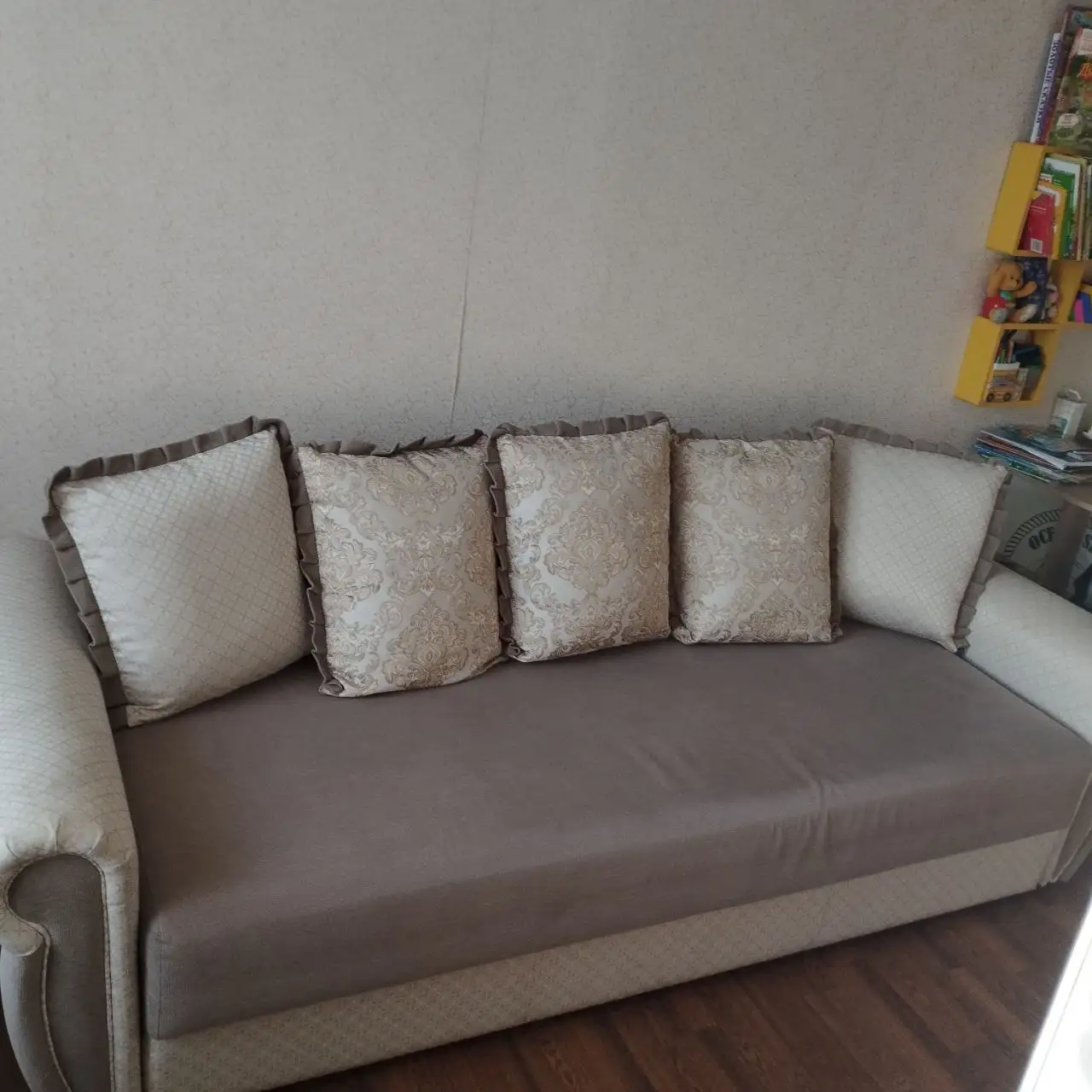 Продажа дивана с чехлами - Мебель (Для дома и дачи) в Хабаровск