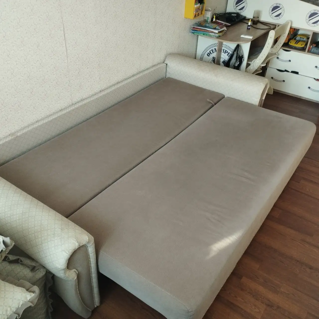 Продажа дивана с чехлами - Мебель (Для дома и дачи) в Хабаровск