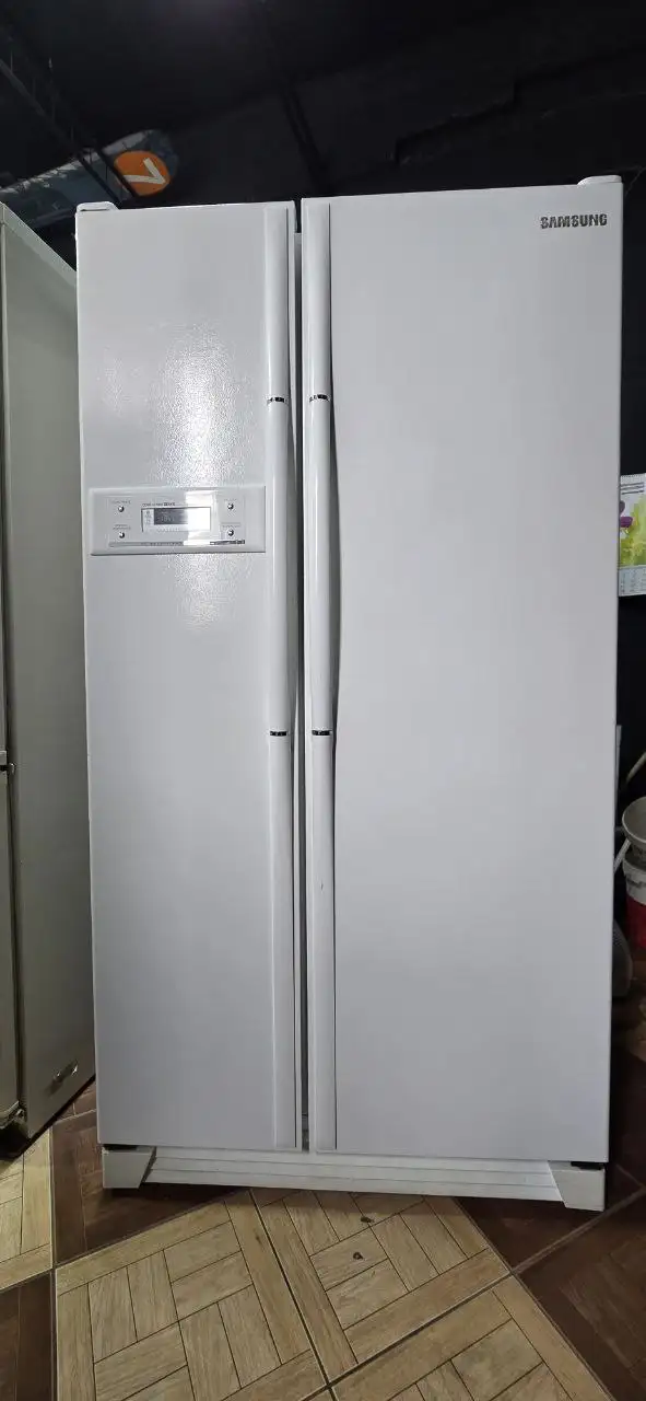 Продам двухдверный холодильник Samsung - Барахолка в Хабаровск