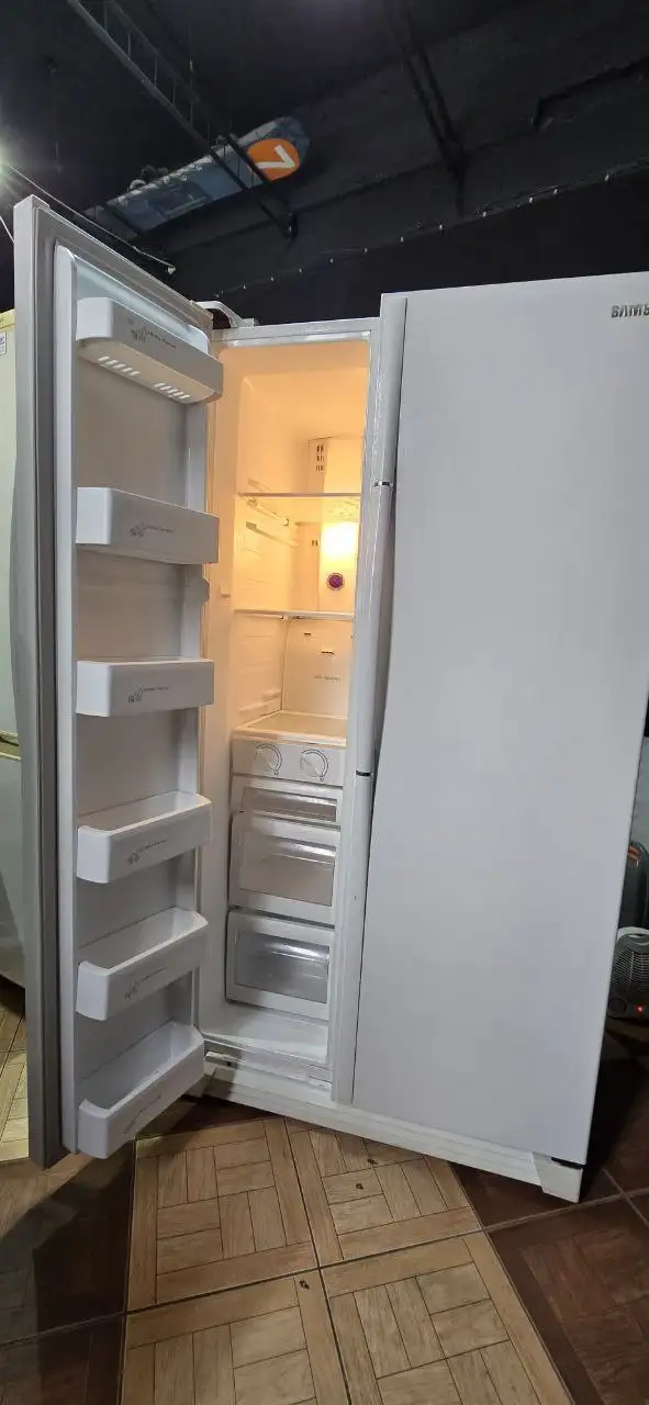 Продам двухдверный холодильник Samsung - Барахолка в Хабаровск