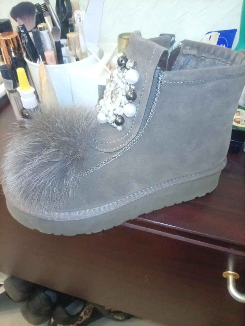 Продам вещи: безрукавка, куртка, угги - Верхняя одежда (Одежда) в Хабаровск