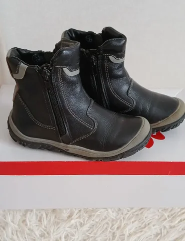 Продам обувь 27 размер натуральная кожа 500гр - Свадебные платья в Хабаровск