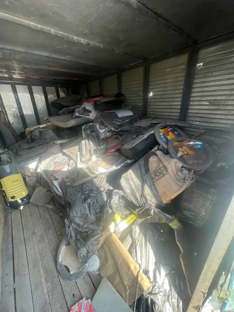 Продам автомобильные чехлы, оплетки руля, щетки и фары Mark 2 - Автоаксессуары (Авто) в Хабаровск