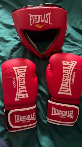 Продам боксерский шлем и перчатки - Велосипеды в Хабаровск