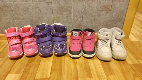 Отдам за фрукты: детская одежда слева зима 27, право весна 28 - Средства гигиены и бытовая химия в Хабаровск