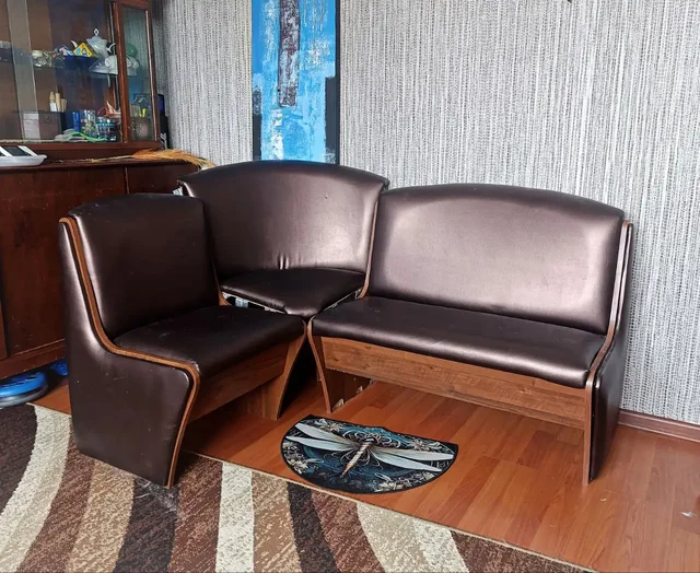 Уголок кухонный б/у цвет Темный шоколад экокожа - Средства гигиены и бытовая химия в Хабаровск