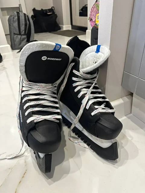 Коньки 42 размер новые - Спорт и активный отдых в Хабаровск