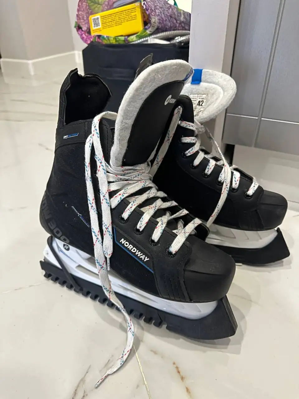 Коньки 42 размер новые - Коньки (Хобби и отдых) в Хабаровск