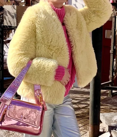 Шубка Mango XS с аксессуарами - Куртки в Хабаровск